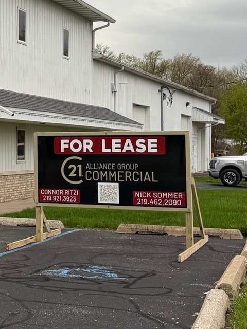Commercial 4 by 8 real estate sign installation in valparaiso, indiana