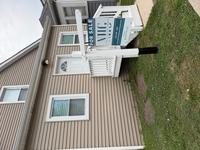 Residential real estate sign installation in Hammond, Indiana