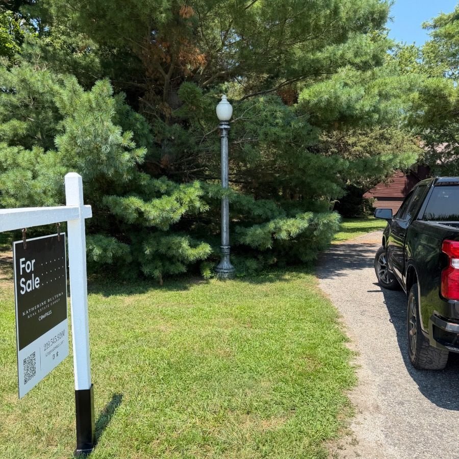 Residential real estate sign installation in Kentland, Indiana