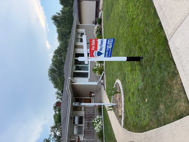 Residential real estate sign installation in Munster, Indiana