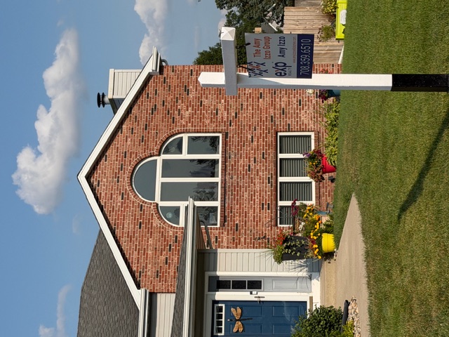 Residential real estate sign installation in Saint John, Indiana